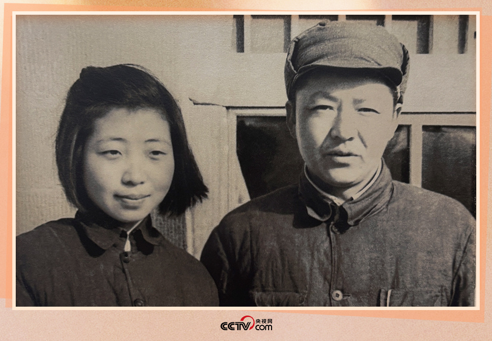 1947年初，习仲勋与齐心在延安合影。