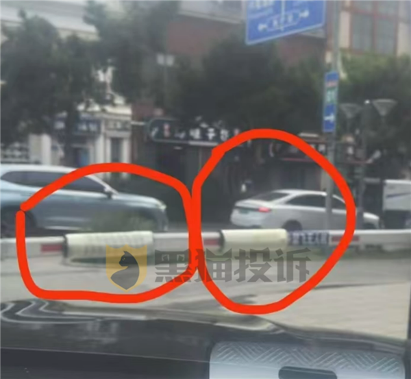 酒店停车场起落杆两小时连砸两车 店家：车费照收 不关我们事