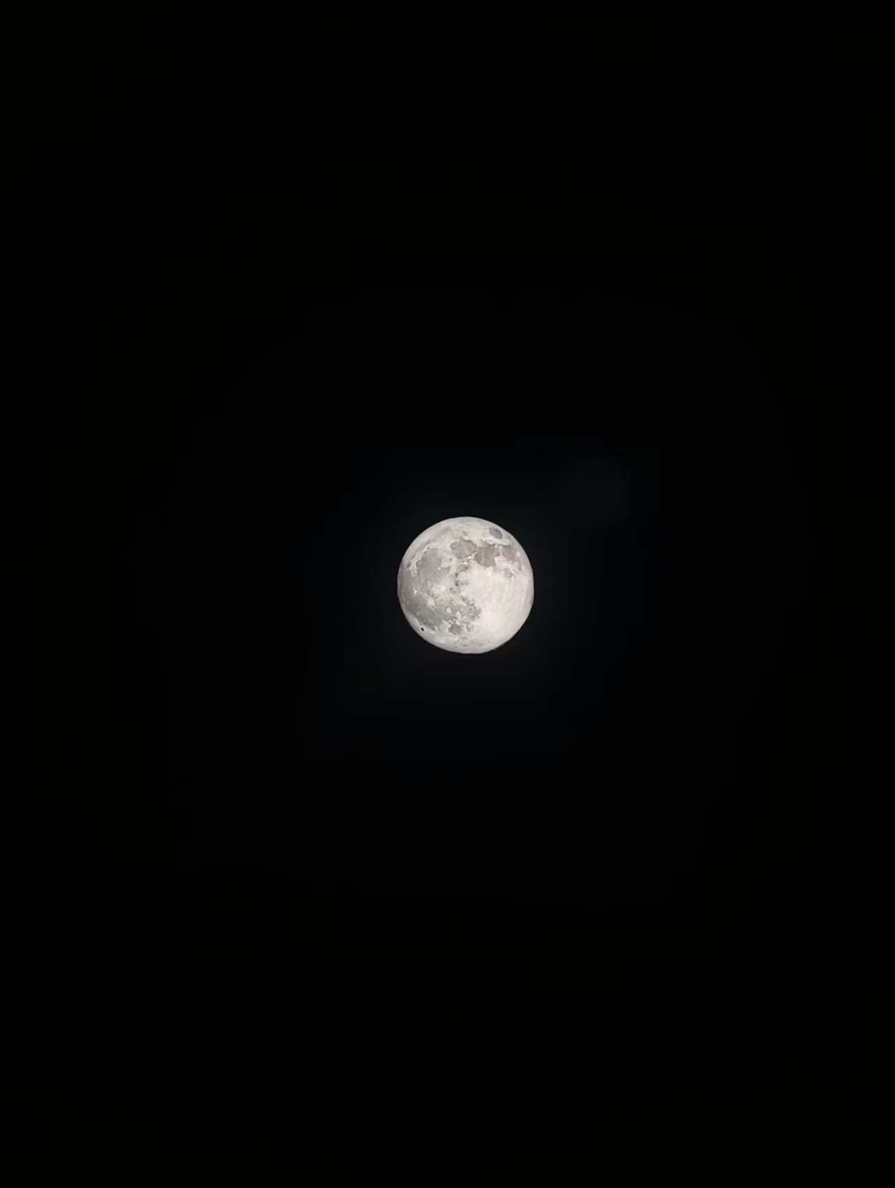 月圆之夜。 