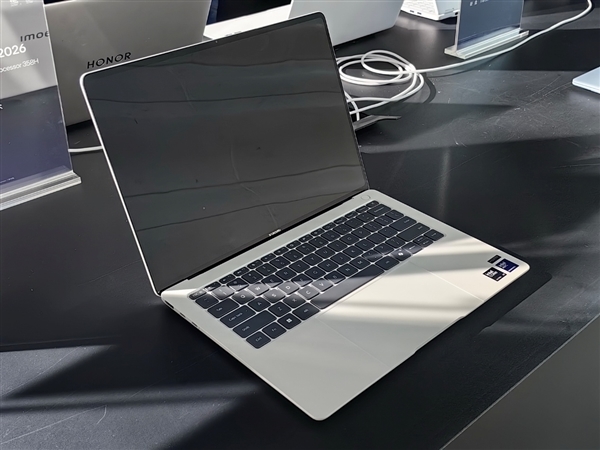 Intel Panther Lake第一波笔记本蜂拥而至!联想首发新内存、小米唯一不亮屏