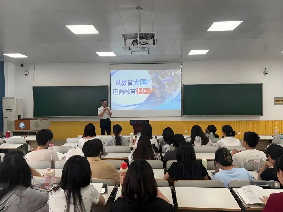 如今的高校里,老师为什么无法安心教学?