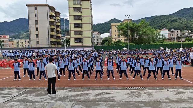 云浮市第一中学学生开展活动