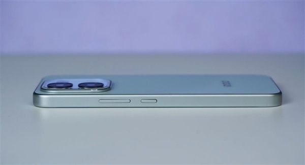 iQOO首款万毫安时手机！Z11S图赏