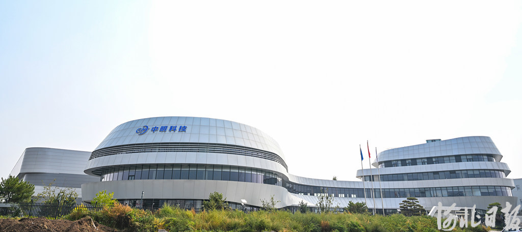 9月19日拍摄的张家口中明算力中心外景。 河北日报记者 耿辉摄