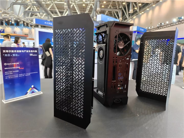 显卡不插主板了!铭瑄Z890 ITX主板用MCIO接口外接显卡