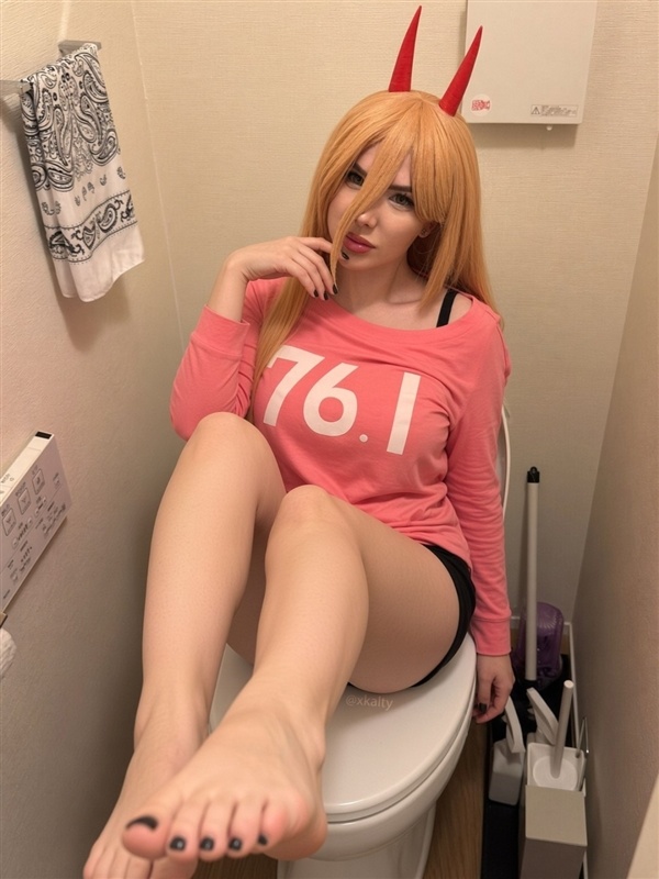 国外美女Cos《漫威金刚狼》魔形女 火辣展示