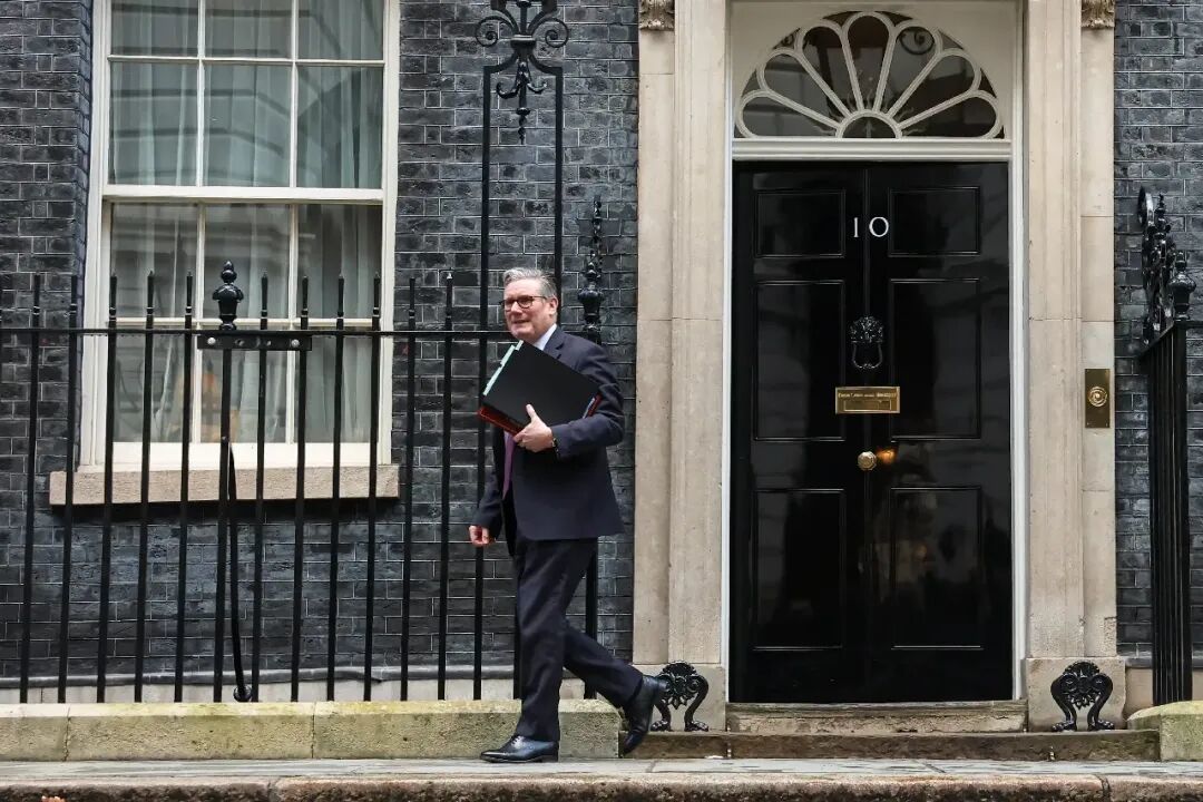 ◆2月5日,英国首相斯塔默就任命曼德尔森为驻美大使一事致歉。(来源:路透社)