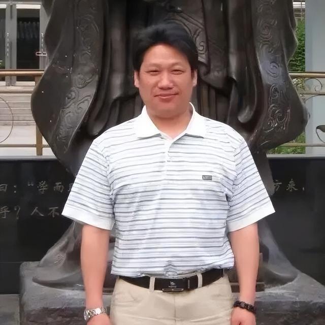 李承贵，南京大学哲学学院教授、博士生导师。