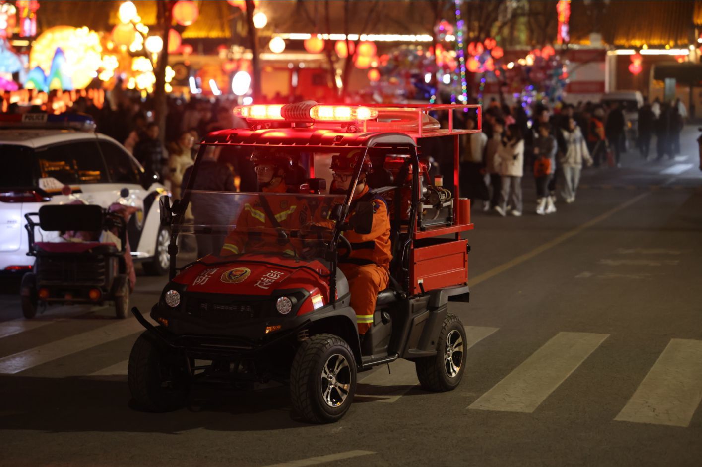 新春走基层丨24小时暖心巡逻,为古城春节“亮灯护航”