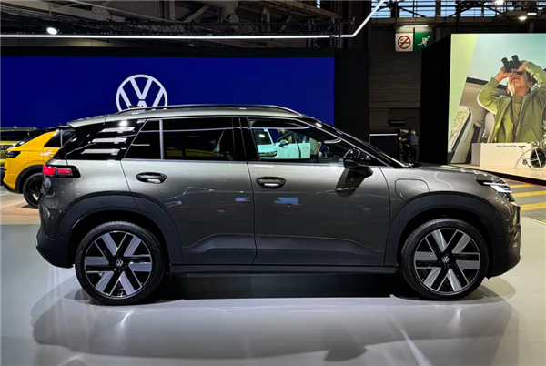 纯电紧凑型SUV！大众ID.CROSS实车亮相：外观硬核