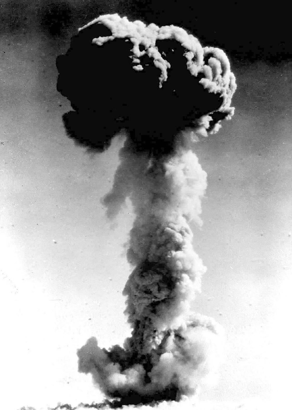 1964年10月16日,我国第一颗原子弹爆炸成功(资料照片)。新华社发