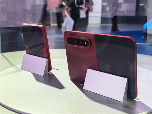 自研的实力!玄戒O3+澎湃OS 4下:官方喊话小米18 Fold效率倍增 体验行云流水