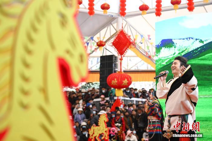 图为活动现场。贡嘎来松 摄