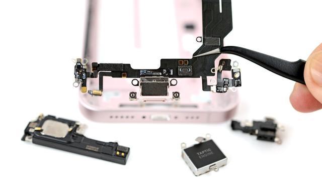 iFixit拆解苹果iPhone 17e:跨代拼装零件几乎无故障