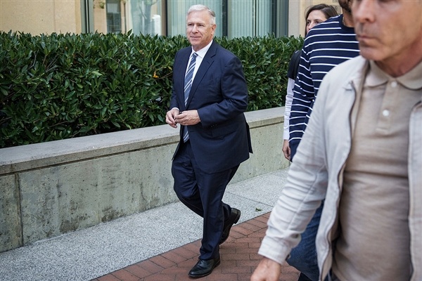 苹果高管接连换血:“两朝元老”据称已交出App Store掌舵权