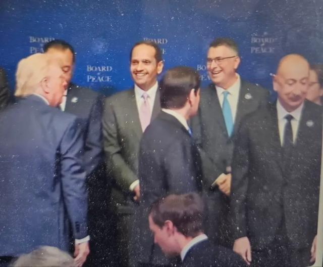 以色列外长萨尔(后排右一)与卡塔尔总理阿勒萨尼(后排左二)