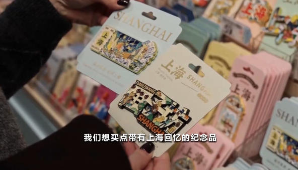 “到中国过年成热潮” 外国人沉浸式体验中国年