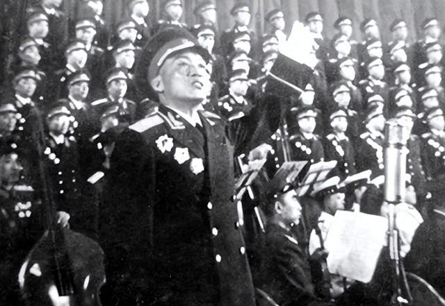 55年熊伯涛被授少将，刘亚楼送去两瓶茅台，熊伯涛：他这是道歉