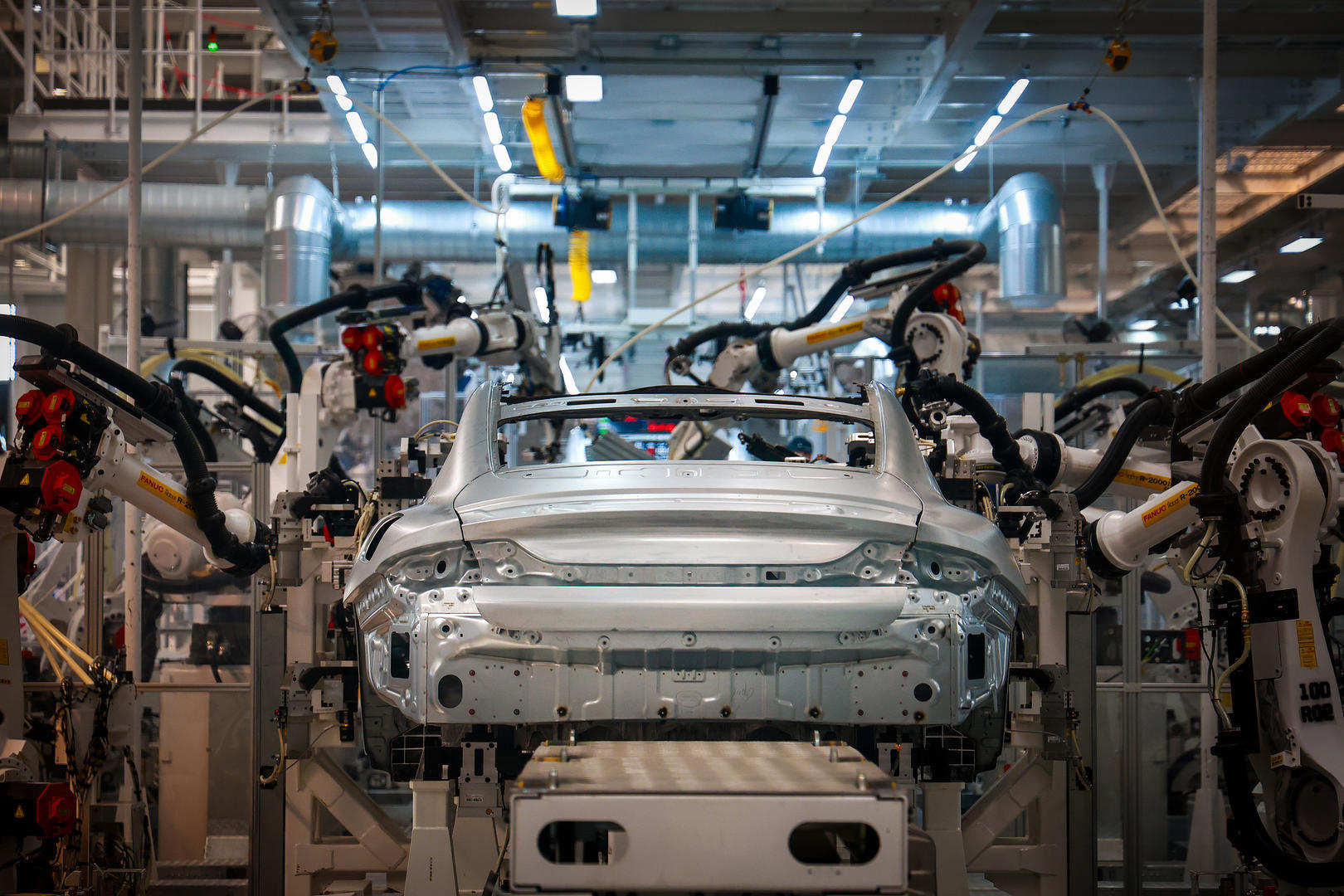 ▲(资料图)某品牌新能源汽车北京工厂生产线