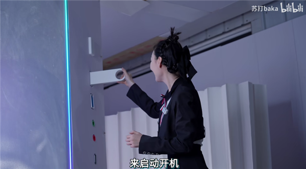 活人变手办！发烧友小姐姐造了台能住人的巨型电脑主机：12000W热量+空调散热