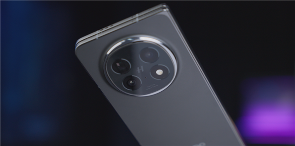 那些外国博主们 怎么突然开始吹中国手机了