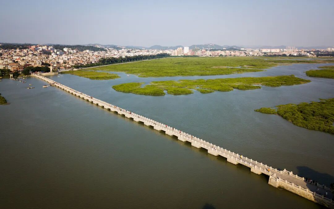 ● 洛阳桥。图片来源:摄图网