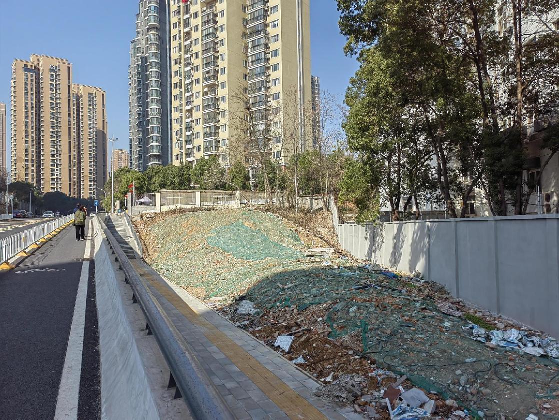 改造前的东沙公寓口袋公园.jpg