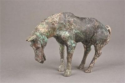 低头青铜马 战国 邯郸市博物馆藏