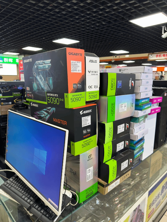 老外逛中国电脑城吃惊!没有标价 5090摆满地