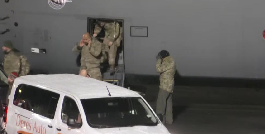 1月14日，一架丹麦皇家空军飞机降落格陵兰岛 视频截图