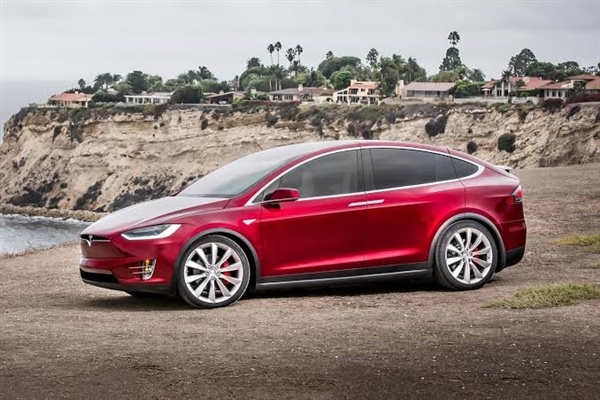 老车主集体过年！2017年的特斯拉Model S/X喜提FSD V14 Lite