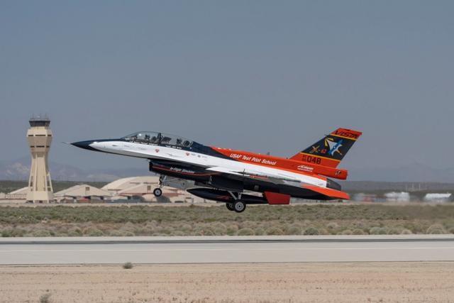 从F-16自动拉起到六代机自主作战，AI接管战机只是时间问题