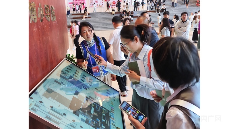 扫码就能实现馆内智慧导览(央广网发 受访单位供图)
