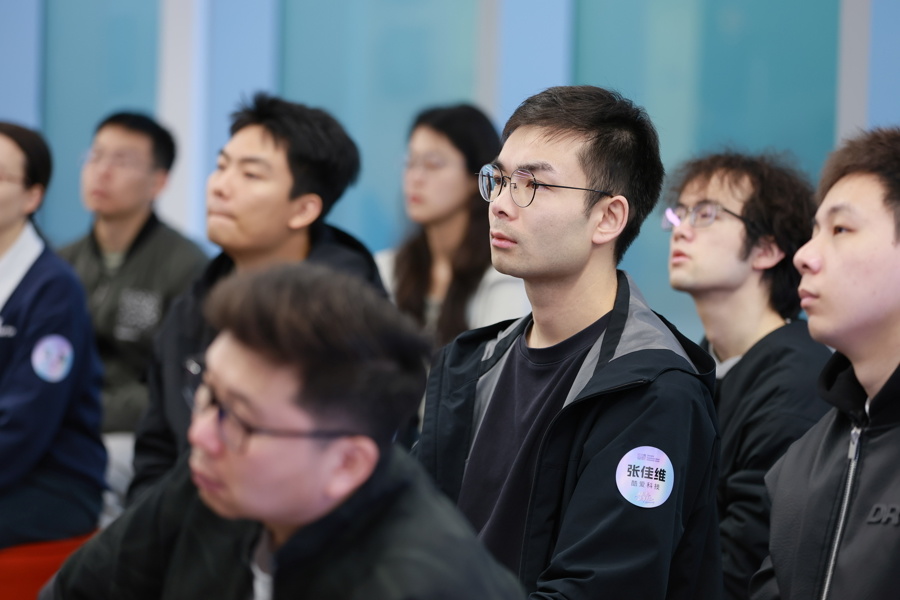 追光的你 | “年轻的事业”走向世界舞台