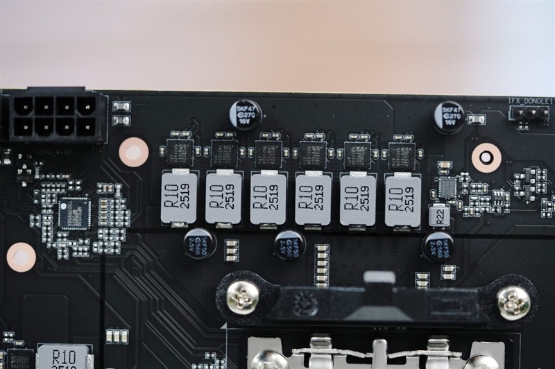 超乎意想的千元级电竞主板！七彩虹iGame B850M Ultra-OC V14主板评测