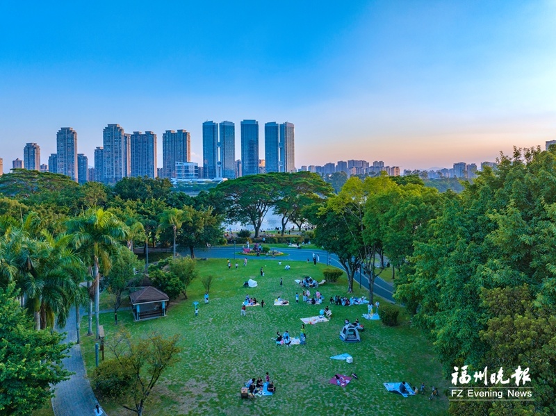 福州74处公园绿地开放共享 “帐篷经济”持续升温