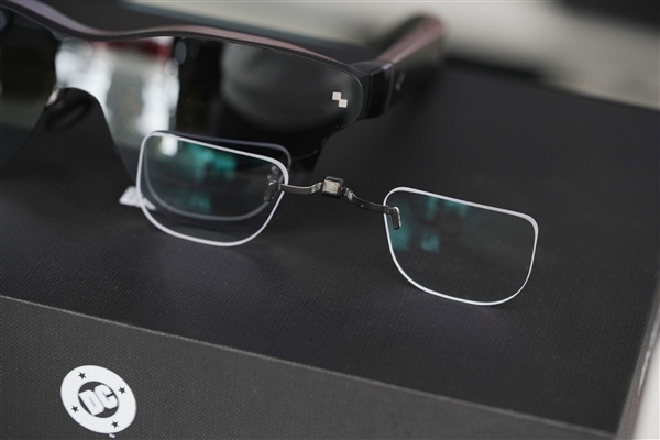 口袋里的135英寸HDR巨幕！雷鸟Air 4 Pro蝙蝠侠图赏