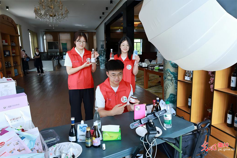 青年学子在一线:锤炼专业本领,服务地方发展