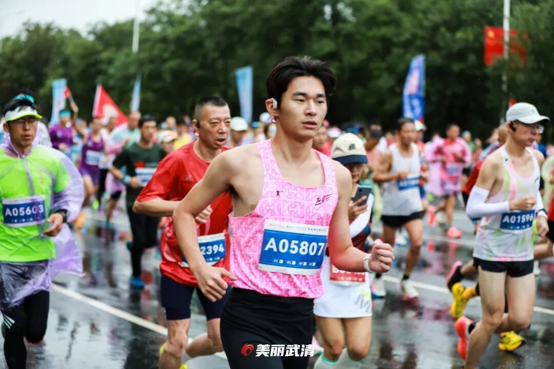 奔跑-武清马拉松赛-10月-王玉民.jpg