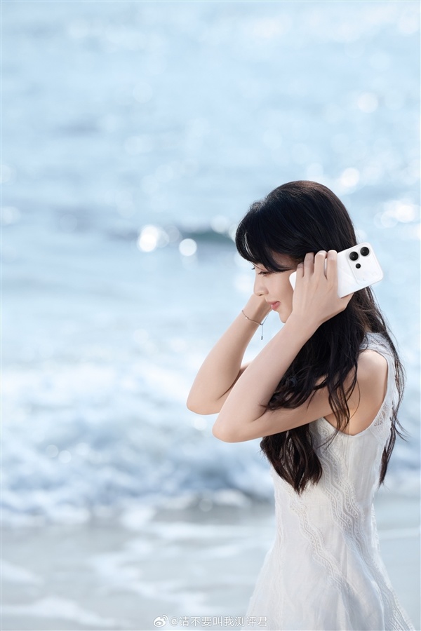 田曦薇代言 好意思到窒息！vivo S60外不雅清新出炉：银白色+冷雕玻璃
