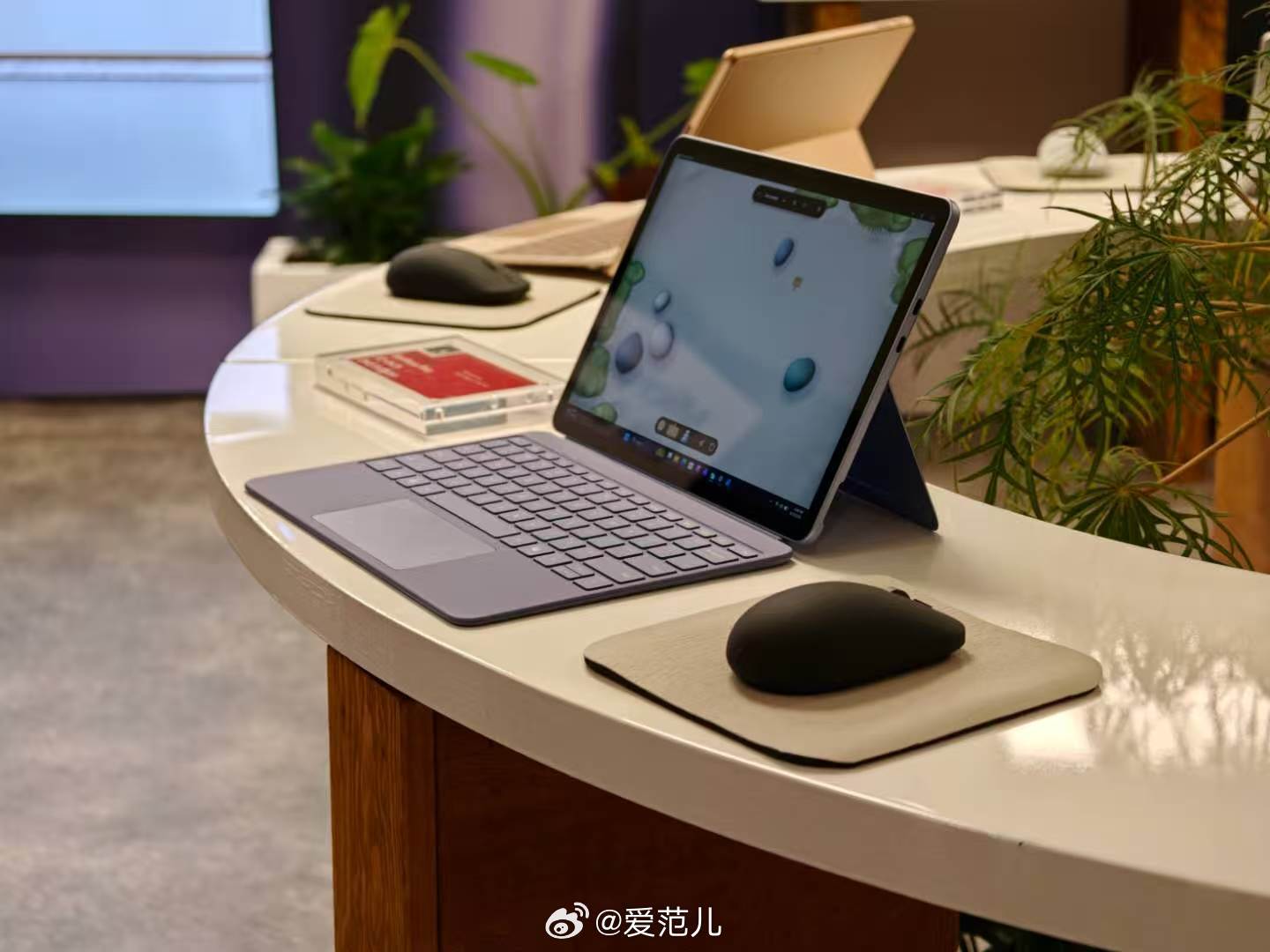 【新 Surface 换上 X2 Plus,还有一台「曼联红」特别版