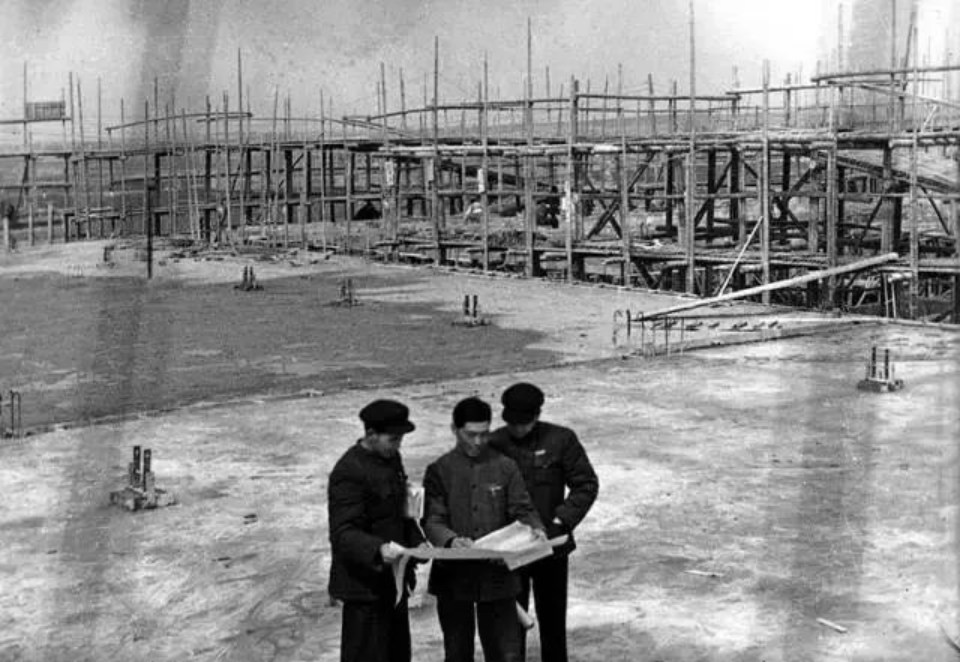 迁校初期,西安交通大学校园基础建设(图片来源:西安交通大学新闻网)