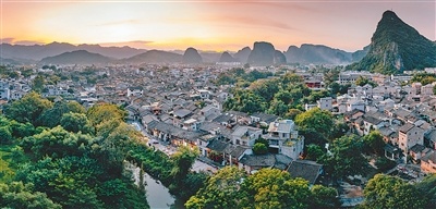 沉浸在暮色里的广西贺州市黄姚古镇景区。法国籍游客 尼古拉&middot;若巴尔摄