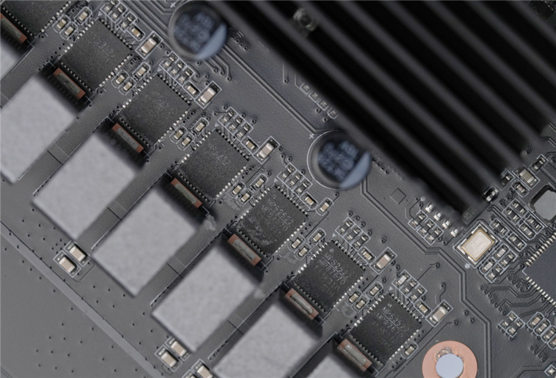 2000元以内没有敌手!iGame X870E ULTRA-S V14评测