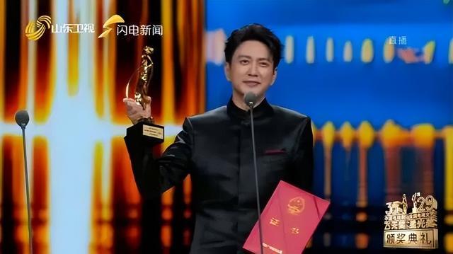 山东籍演员王仁君凭借《浴血荣光》荣获优秀男演员奖
