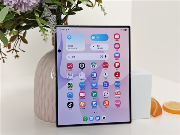 三星Galaxy Z Fold8真机图赏：安卓首款阔折叠 12999元