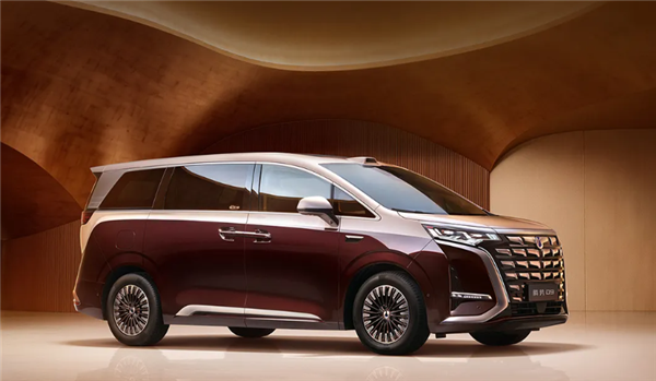 二代刀片电池上车 9分钟充饱！第二代腾势D9预售：38.98万起