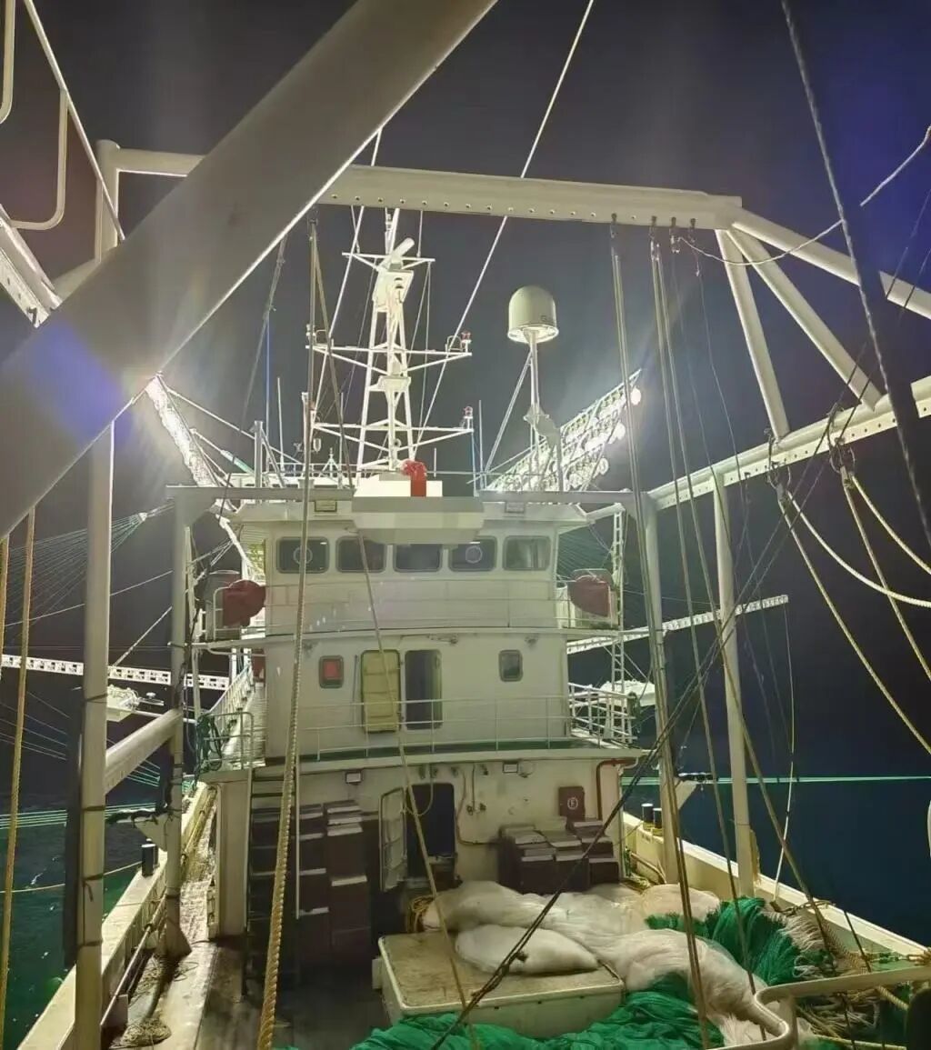 涉事船只“鲁荣远渔370”。受访者供图