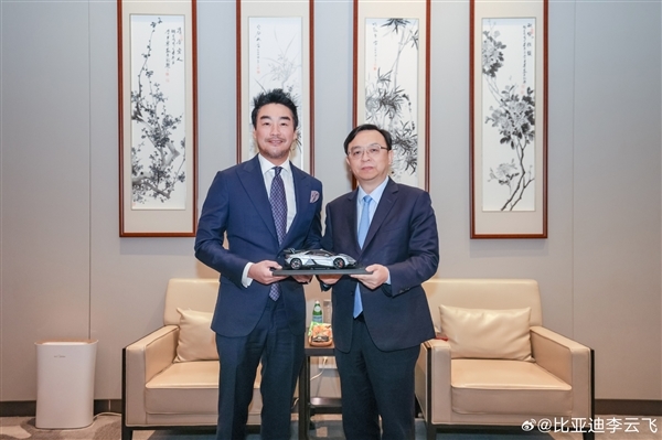 全球限量30台！收藏家Phornprapha成泰国唯一仰望U9X车主 王传福亲自发证