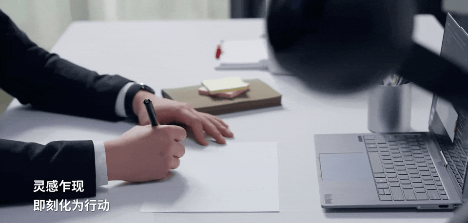 折叠屏掌机、电脑拆成乐高:联想是 MWC 上最抽象的厂家|MWC 2026